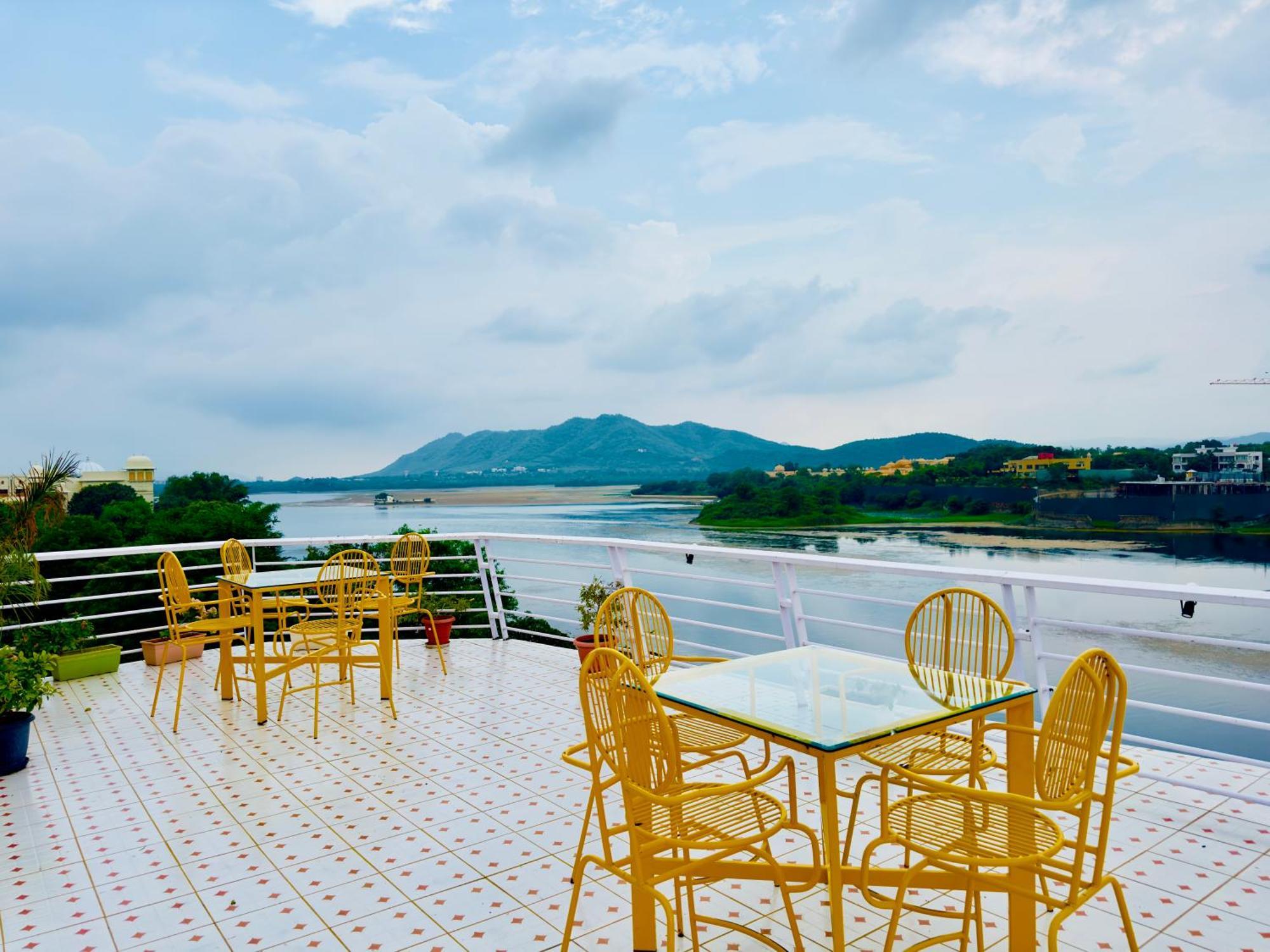 Hotel Jaydurg A Lake Retreat - A Lakeside Hotel - Lakeview Rooftop Cafe - Swimming Pool Udaipur Exterior photo