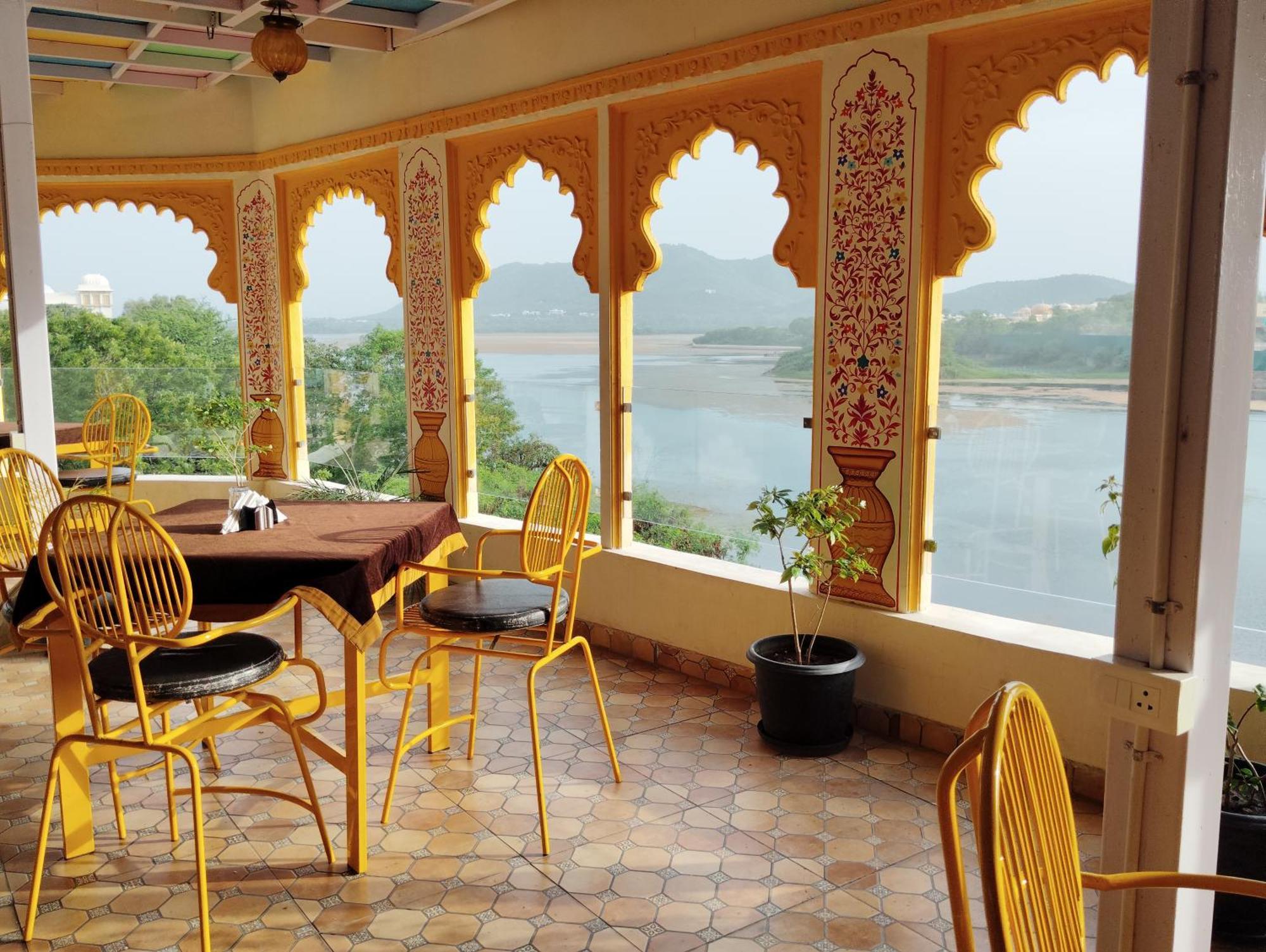 Hotel Jaydurg A Lake Retreat - A Lakeside Hotel - Lakeview Rooftop Cafe - Swimming Pool Udaipur Exterior photo